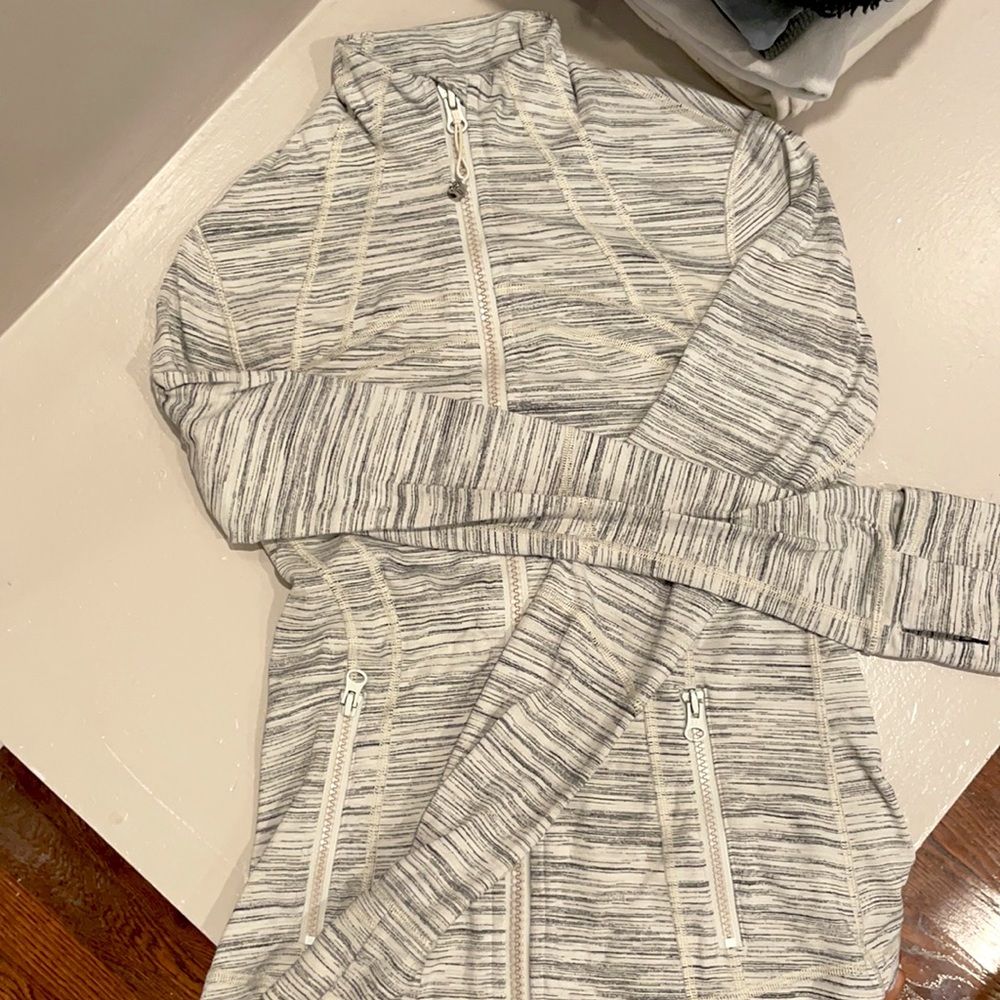 Lululemon define jacket size 4